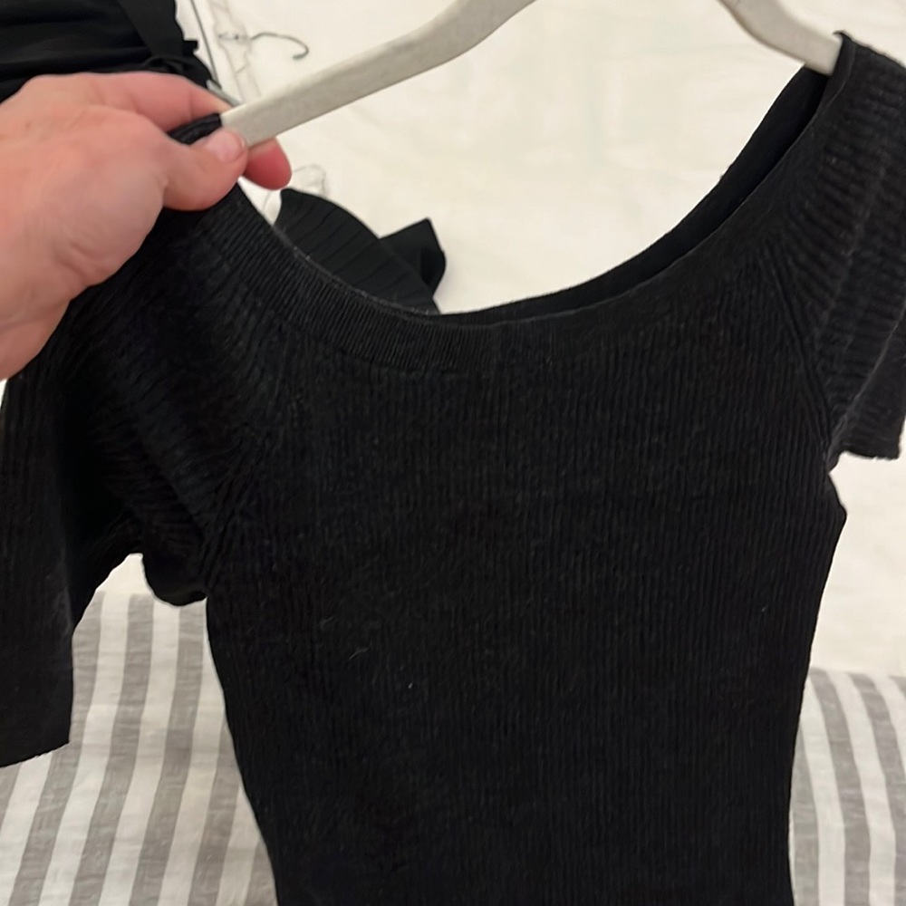 Fitted dark gray, ribbed sweater dress